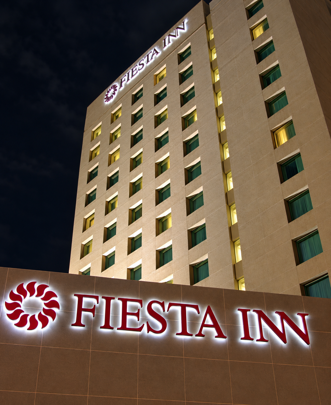 Letras volumétricas iluminadas de Fiesta Inn